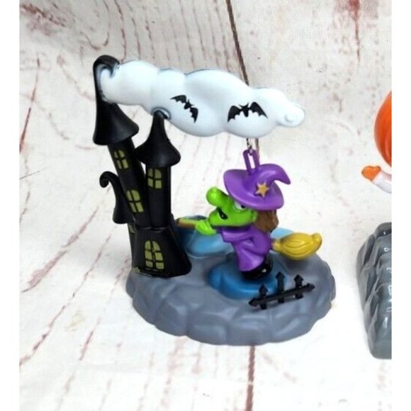 Solar Pumpkin Man, Swinging Ghost And Flying Witch Moveable Halloween Decor - Picture 2 of 11